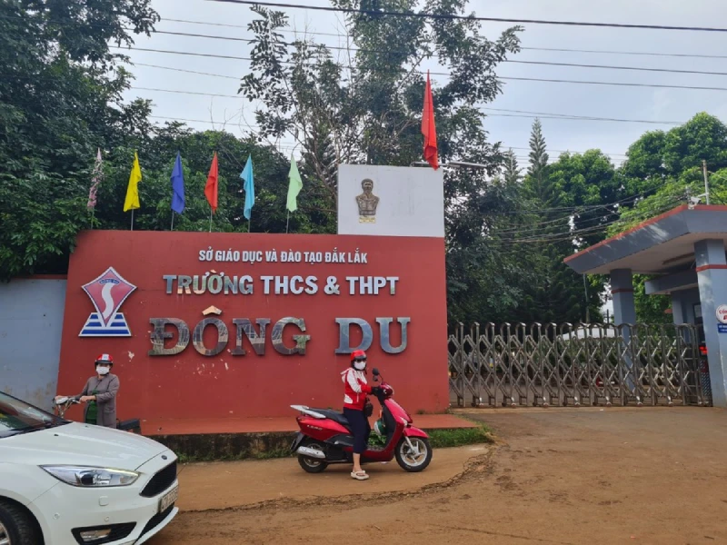 Trường THCS và THPT Đông Du