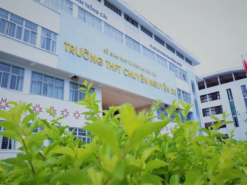 Trường THPT Chuyên Nguyễn Du