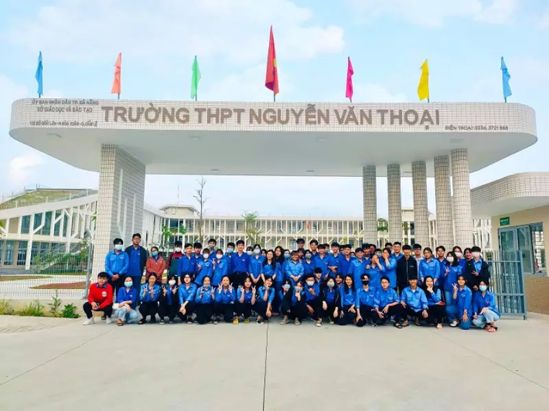 Trường THPT Nguyễn Văn Thoại